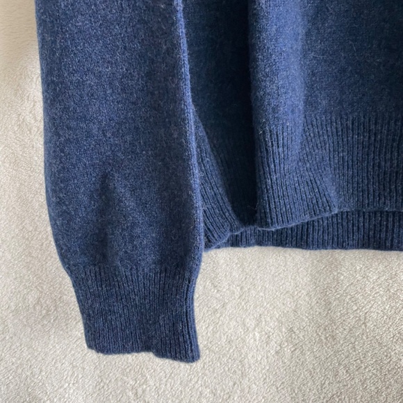 Polo by Ralph Lauren Lambswool V-Neck Sweater. - Picture 6 of 7